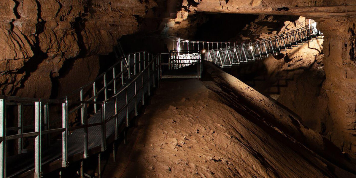 world's longest swinging bridge-Hidden River Cave-Kentucky